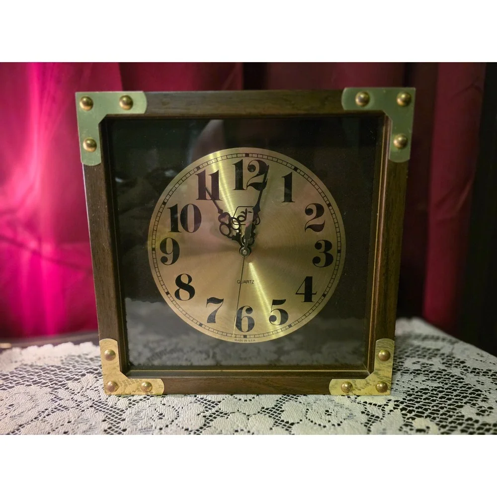 Vintage Pioneer Seed Corn Wall Clock Wood Grain Brass Trim Quartz Made in USA